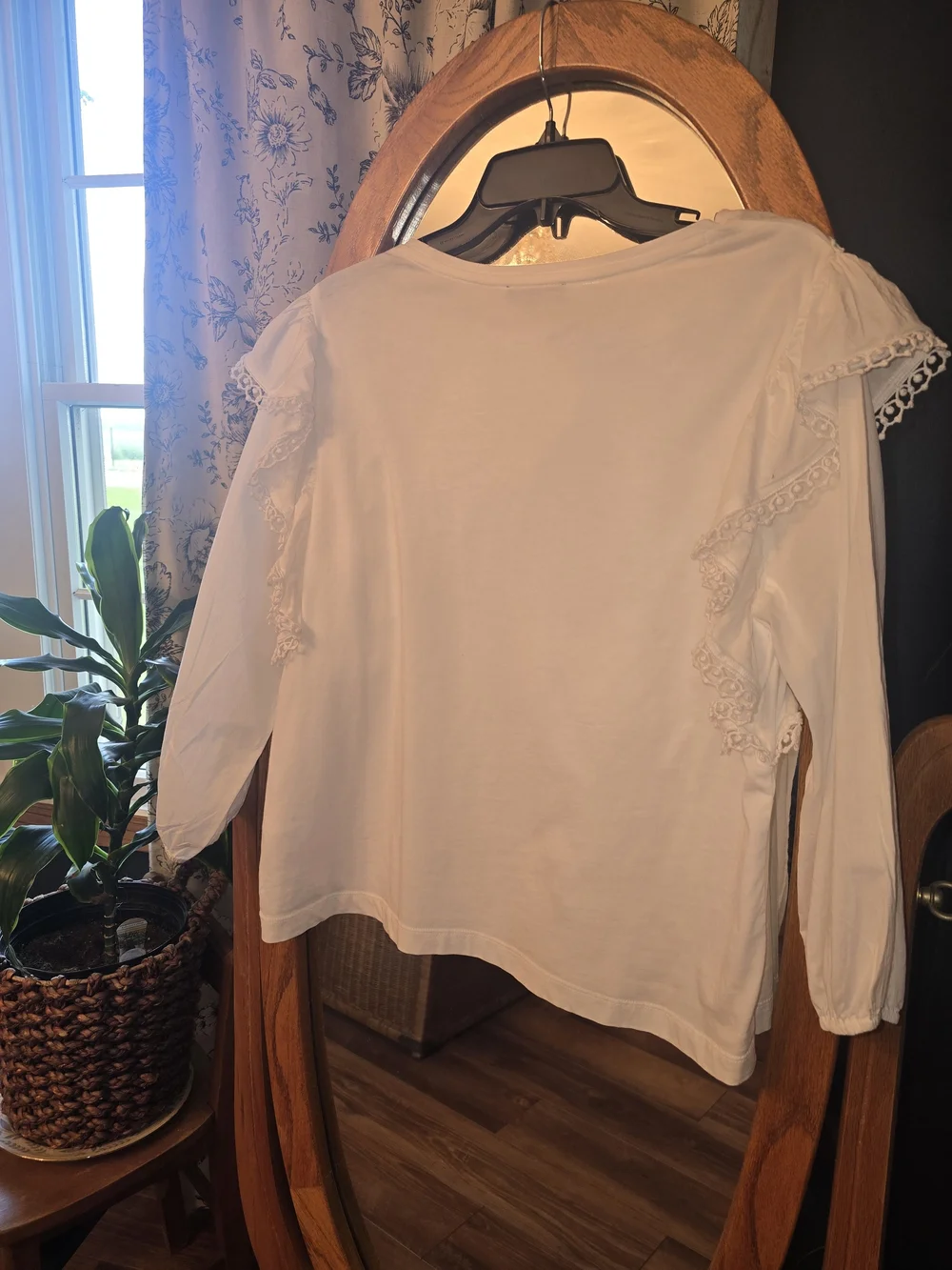 Women's J. Crew White Eyelet Ruffle Blouse sz Med